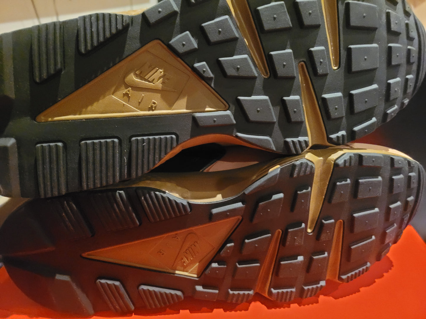 NIKE HUARACHE - PRALINE