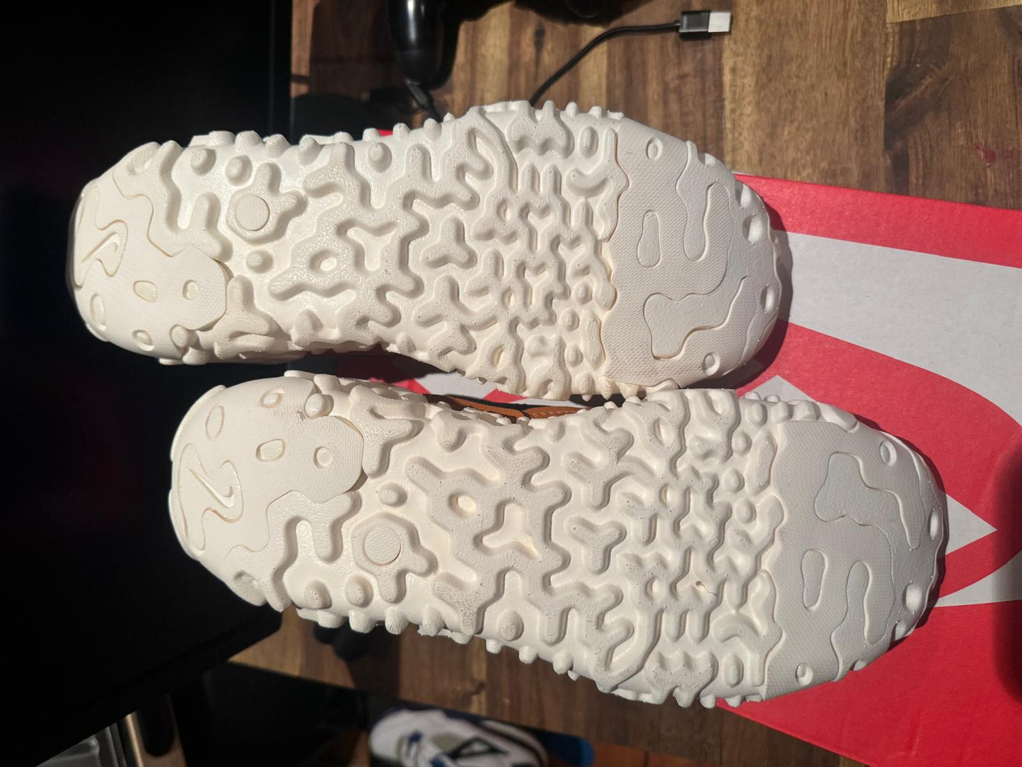 NIKE OVERBREAK