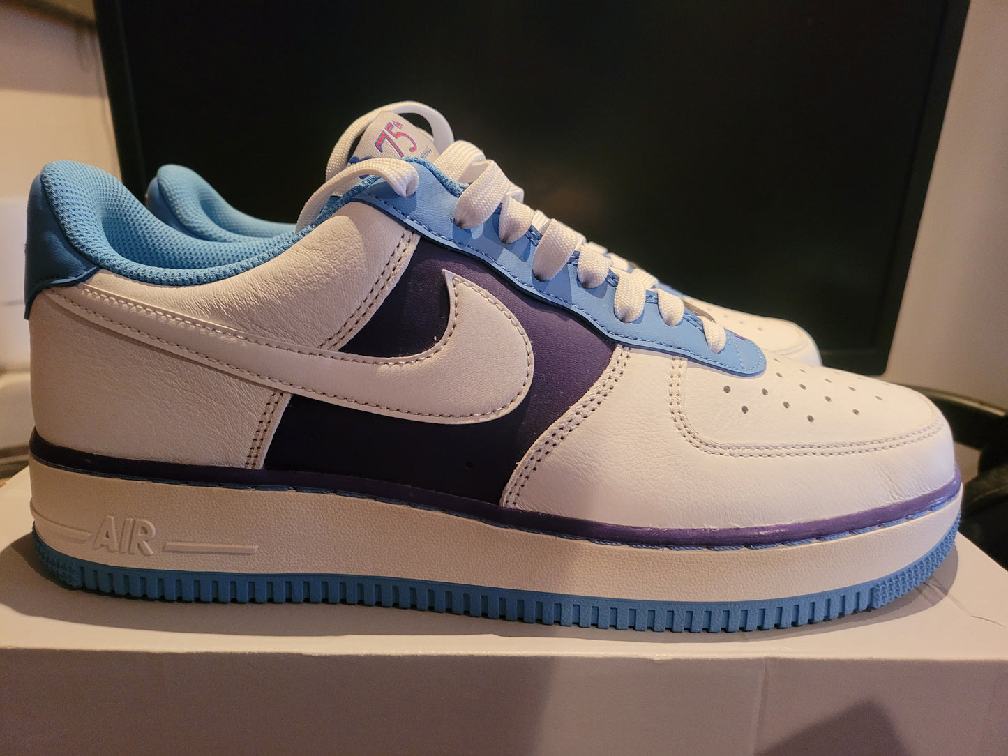 NIKE AIR FORCE 1 LOW '07 LV8 - NBA 75TH ANNIVERSARY LAKERS