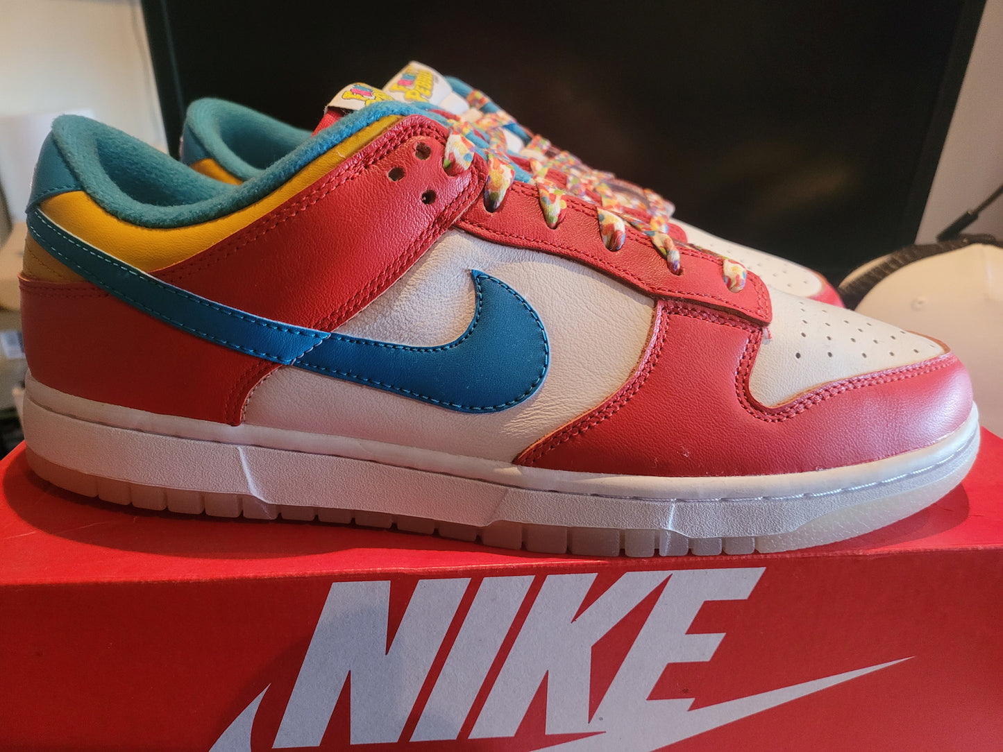NIKE DUNK LOW QS - LEBRON JAMES FRUITRY PEBBLES