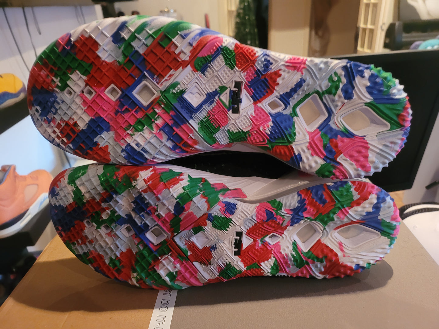 NIKE LEBRON 18