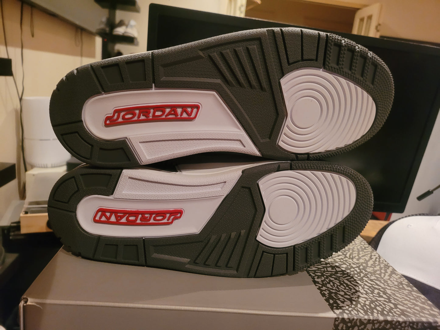 JORDAN 3 RETRO -COOL GREY