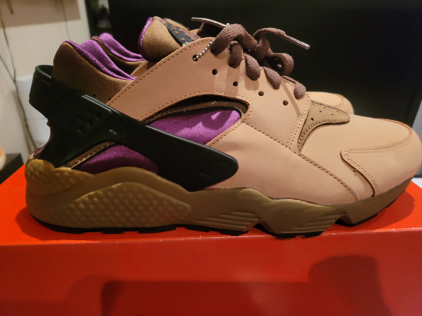 NIKE HUARACHE - PRALINE