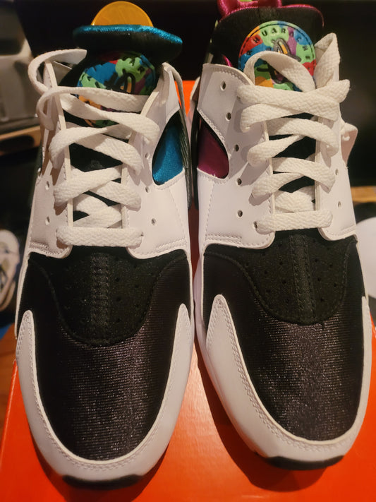 NIKE HUARACHE - PEACE LOVE & SWOOSH