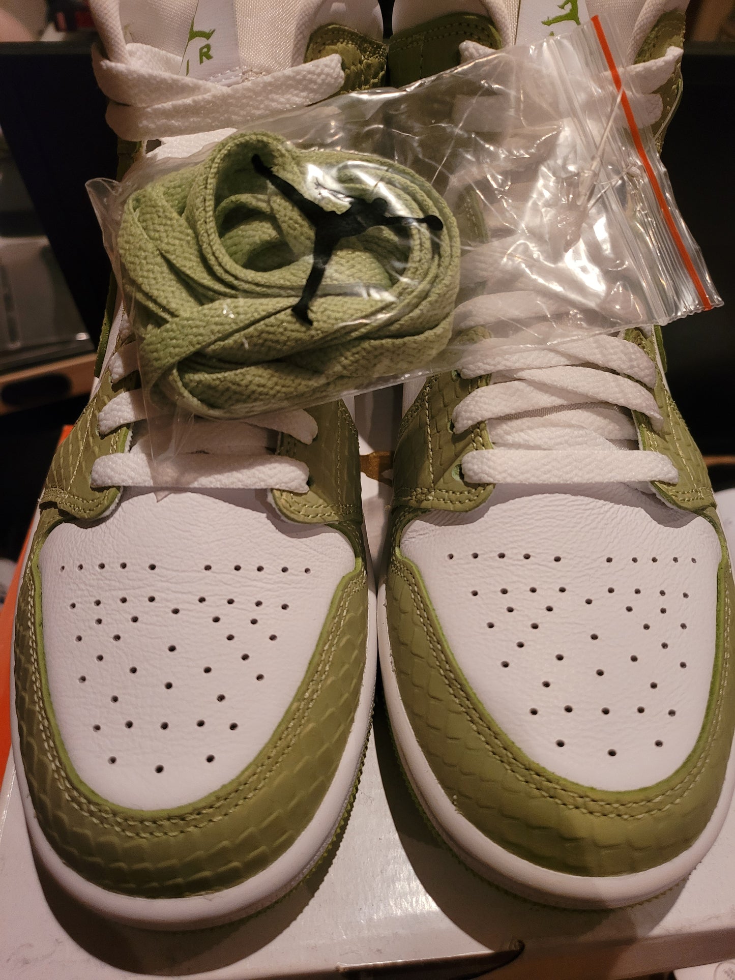 JORDAN 1 MID - GREEN PYTHON