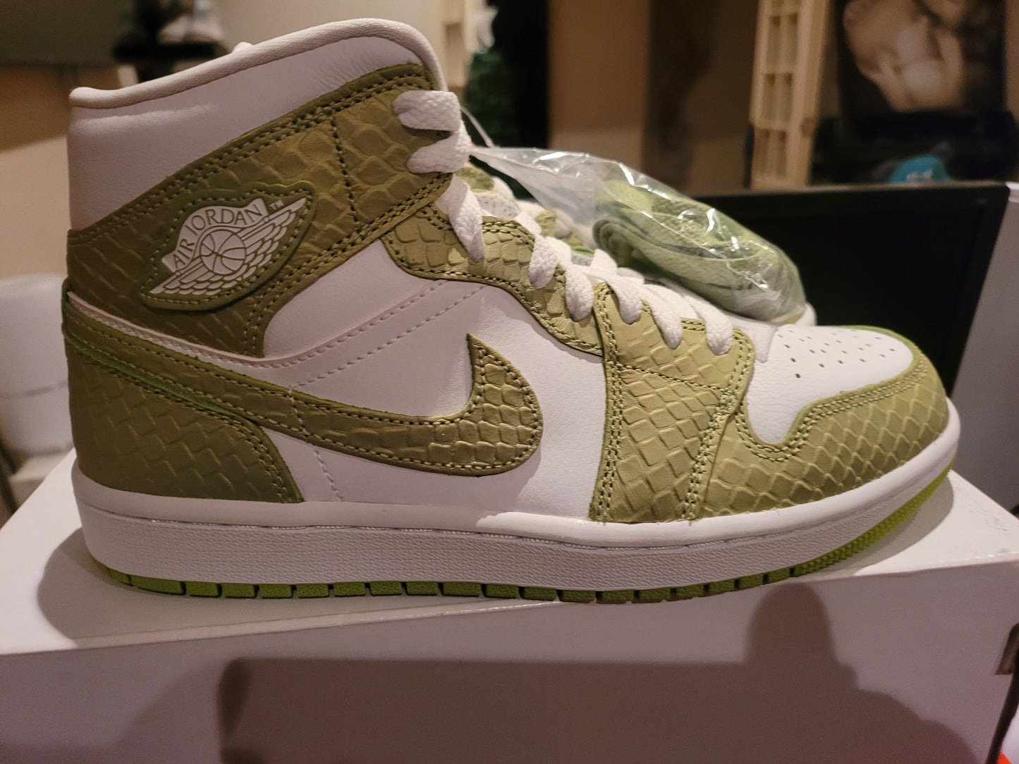 JORDAN 1 MID - GREEN PYTHON