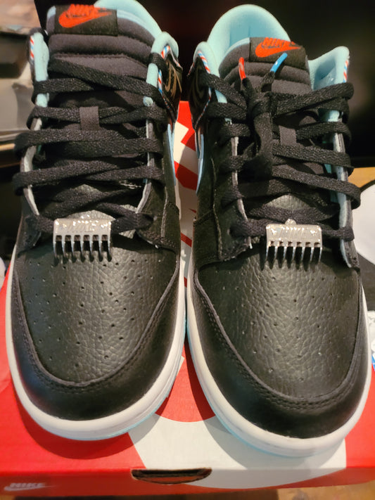 NIKE DUNK LOW SE