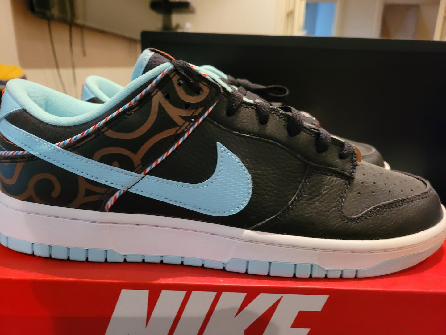 NIKE DUNK LOW SE