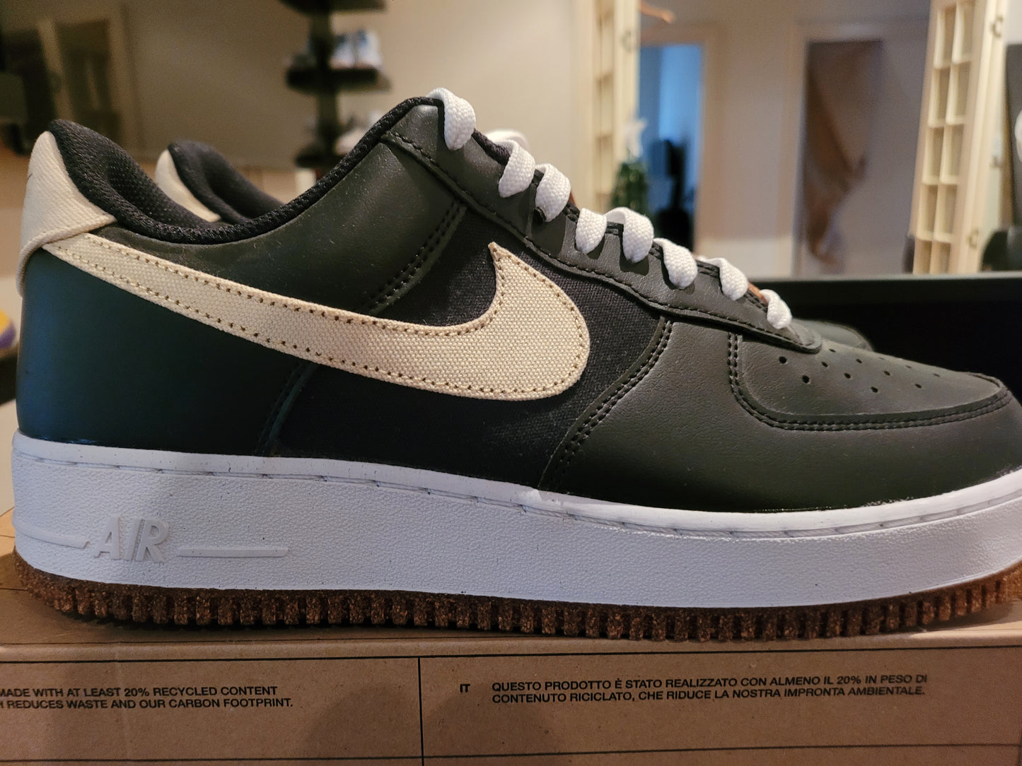 NIKE AIR FORCE 1 LOW '07 LV8 - POMEGRANATE