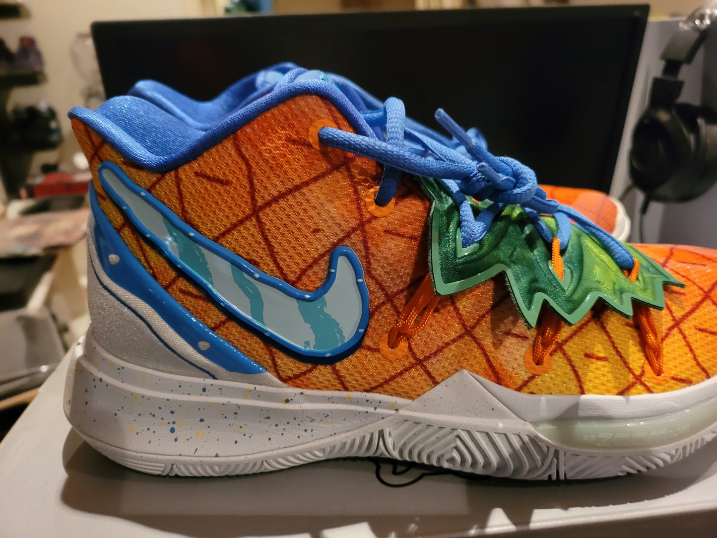 NIKE KYRIE 5 - SPONGEBOB PINEAPPLE HOUSE