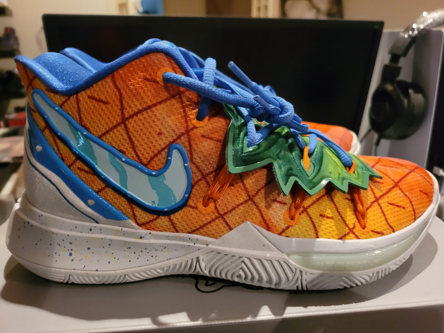 NIKE KYRIE 5 - SPONGEBOB PINEAPPLE HOUSE
