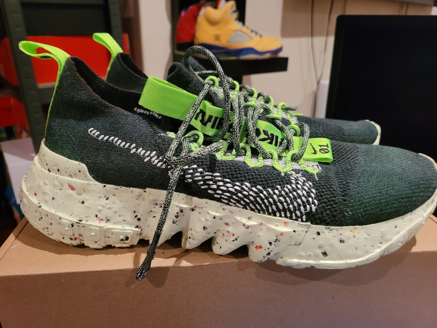 NIKE SPACE HIPPIE 01 - GREEN CARBON