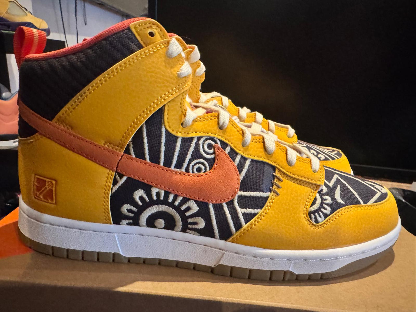 NIKE DUNK HI - SOMOS FAMILIA